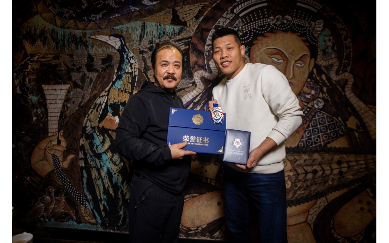 综合肉搏活带头李景亮