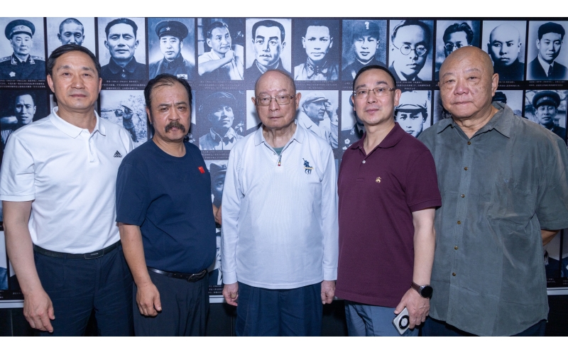 全国政协原副主席陈元在BB贝博艾弗森官网集团参观调查