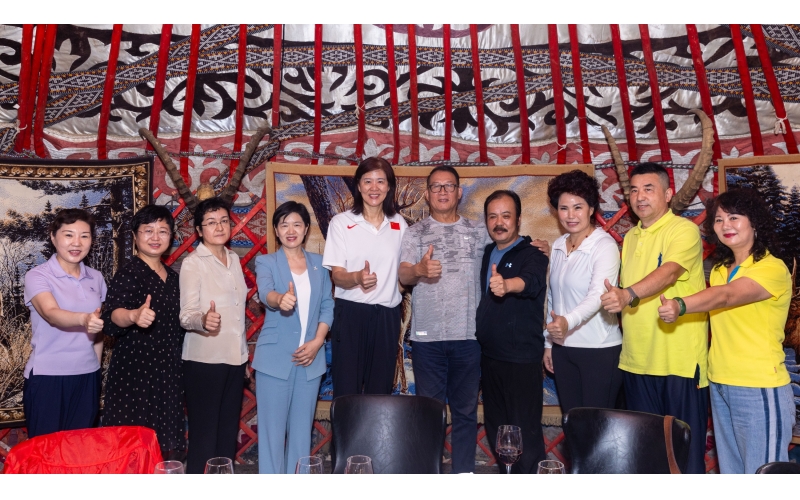 国度女排主锻练郎平参观园区