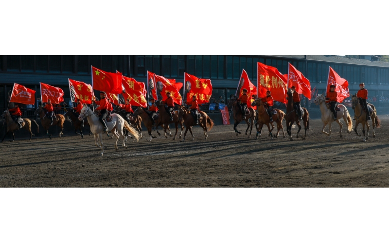 &ldquo;唱着刀歌游新疆&rdquo;&mdash;这些天，全国游客在这里欢聚