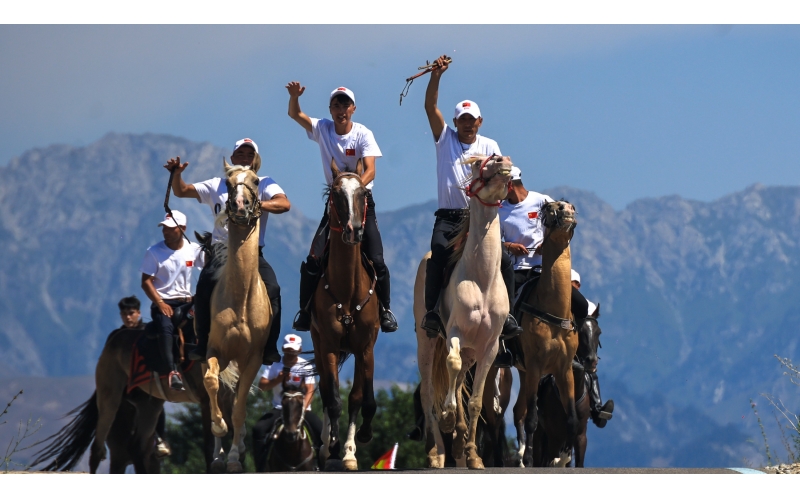 伊犁霍城县晃晃村